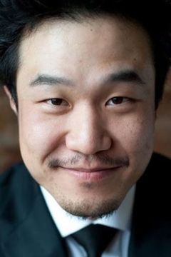 Dale Yim interpreta Beat Cop
