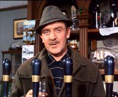 Glyn Houston interpreta Peters