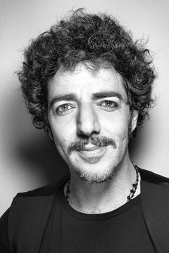 Max Gazzè interpreta Nikos