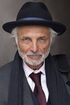 Robert Miano interpreta Lt. Vincent Marino
