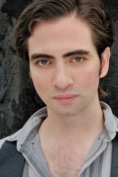 Jesse Roche interpreta Steve