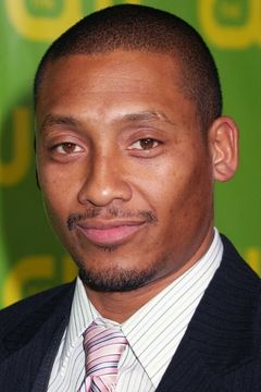 Khalil Kain interpreta Pvt. Roosevelt Nathaniel Hobbs