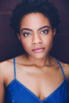 Gabby Beans interpreta Darlene