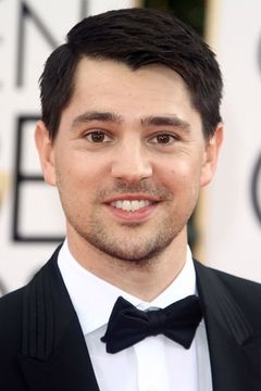 Nicholas D'Agosto interpreta Ethan Haas