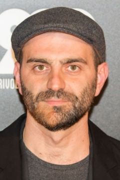 Giovanni Ludeno interpreta Dario Scaglia