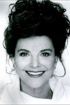 Bette Ford interpreta Kate