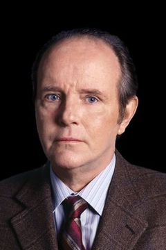 Michael Moriarty interpreta Bennett Stone