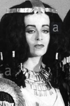 Amanda Boxer interpreta Mrs. Margaret Ryan