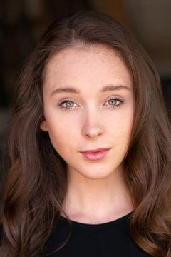Courtney Dietz interpreta Mikayla Martin