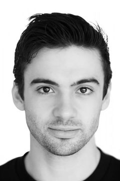 Richard Anastasios interpreta Police Officer #2