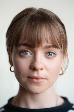 Lydia Flemming interpreta Tara