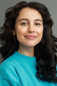 Sierra Marilyn Riley interpreta Violet Wilner