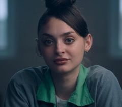 Mackenzie Shirilla interpreta Self