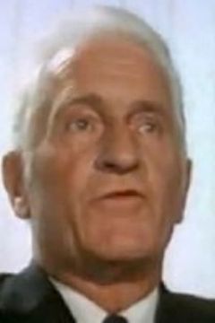 Raymond Pierson interpreta German Officer (uncredited)