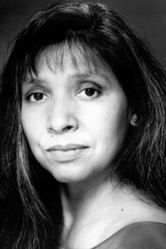 Monique Mojica interpreta Sister Mary Catherine