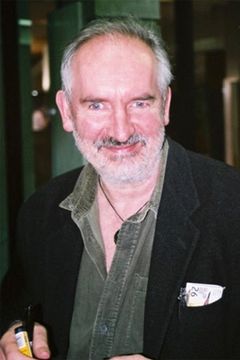 Alan Lee interpreta Rohan Recruit (uncredited)
