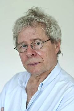 Rudolf Lucieer interpreta Prof. David Cohen