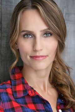 Danielle Demski interpreta Reporter #2