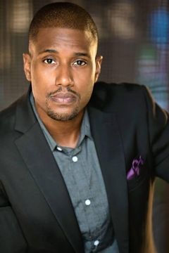 Myron McClure interpreta Police Officer
