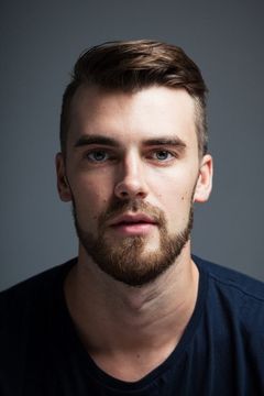 Jaakko Ohtonen interpreta Wolland