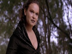 Leah Purcell interpreta Toni Klan