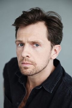 Ilya Ermolov interpreta Viktor