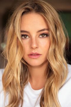 Hassie Harrison interpreta Jem