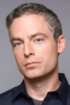 Justin Kirk interpreta Peter