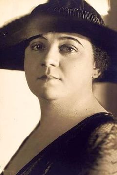 May Boley interpreta Madame Betty