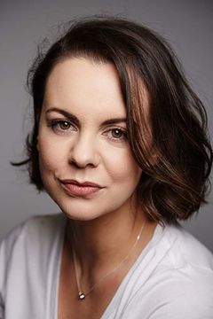 Hilary Rose interpreta Janice Shaw