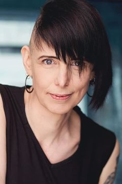 Anita Kimber interpreta Predator Spirit