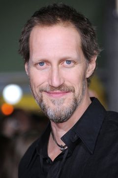 Christopher Heyerdahl interpreta Louis Gagnon
