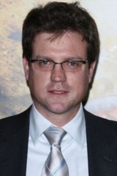Scott Gibson interpreta Troy