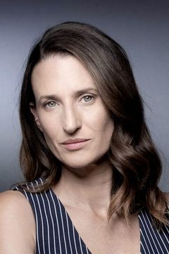 Camille Cottin interpreta Lou Kaddar