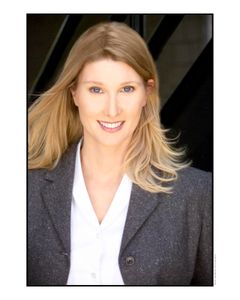 Samantha Cannon interpreta Nurse
