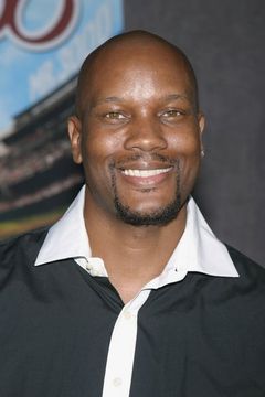 Dwayne Adway interpreta Additional voices (voice) (uncredited)