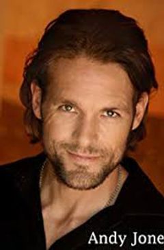 Andrew Dee Jones interpreta Snarl