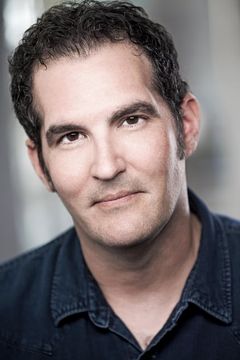 Brad Norman interpreta Patrick