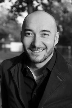 Elias Ferkin interpreta Li Wey