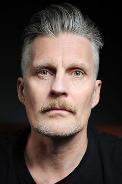 Stefan Gödicke interpreta Yacht Chef