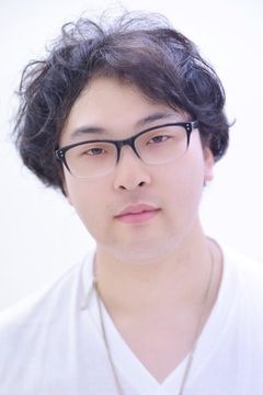 Tomonori Suzuki interpreta (voice)
