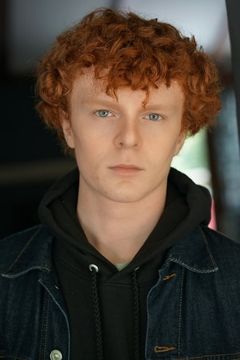 Shane Donovan Lewis interpreta Corny's Kid (uncredited)