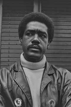 Bobby Seale interpreta Speaker #1