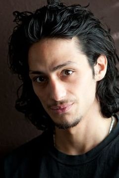 Burak Yigit interpreta Yasin
