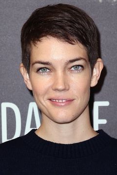 Celia Rowlson-Hall interpreta Adult Sophie