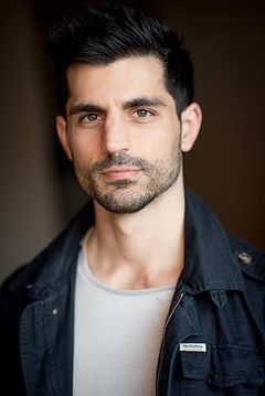 Roger Sciberras interpreta Andras