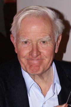John le Carré interpreta Christmas Party Guest