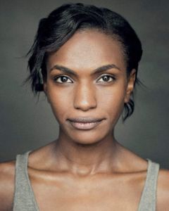 Isaura Barbé-Brown interpreta Laurena Kama