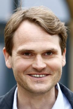 Fabian Hinrichs interpreta Felix Voss