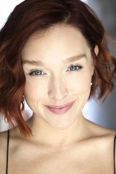 Sarah Stouffer interpreta Candace Karilla